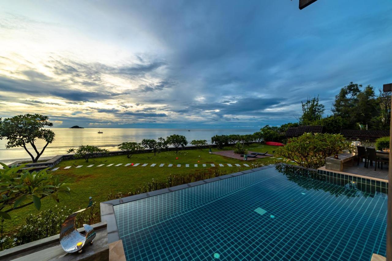 Beachfront Modern 4 Bedroom Pool Villa - Rv Хуа Хин Екстериор снимка