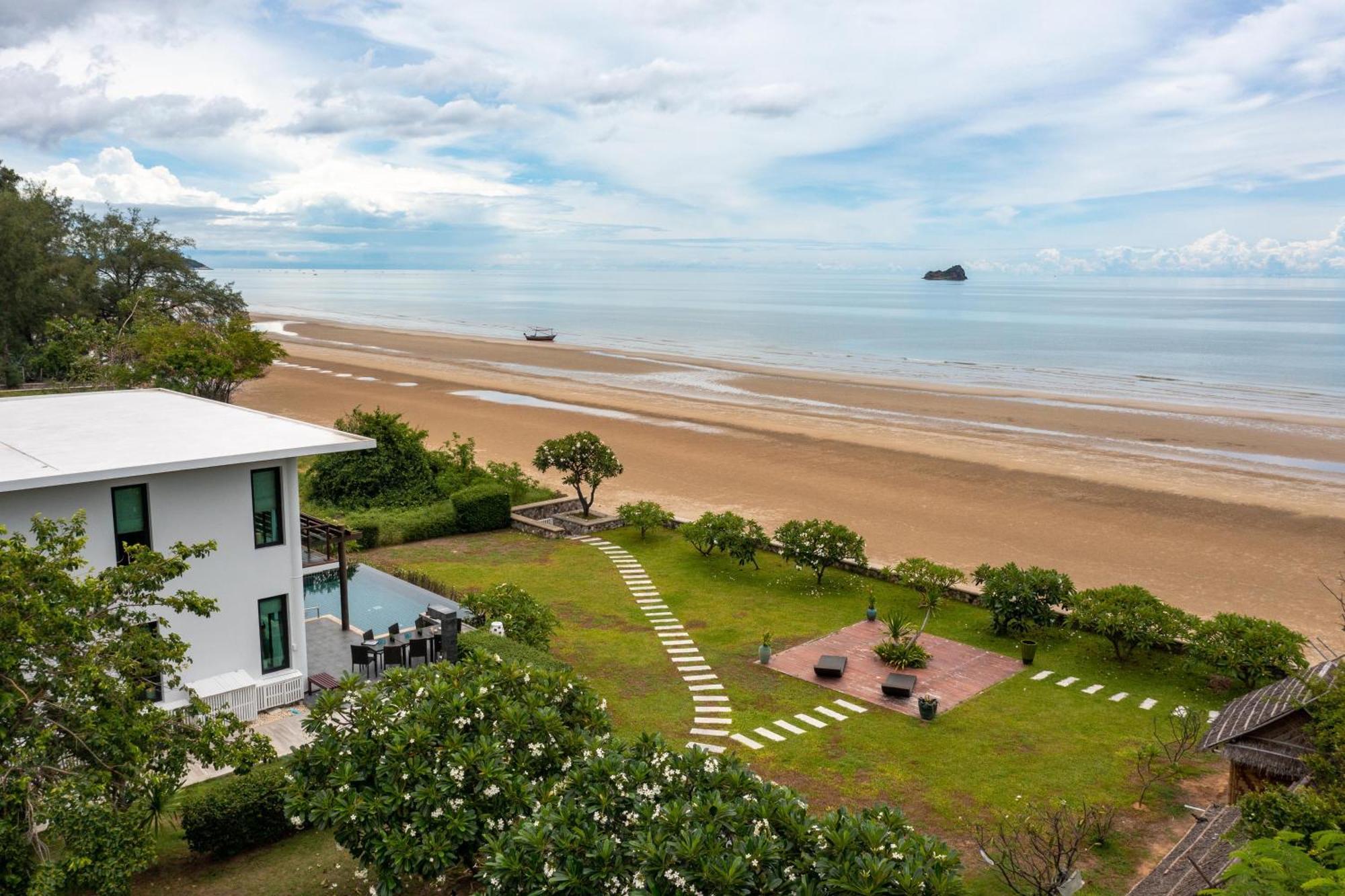 Beachfront Modern 4 Bedroom Pool Villa - Rv Хуа Хин Екстериор снимка