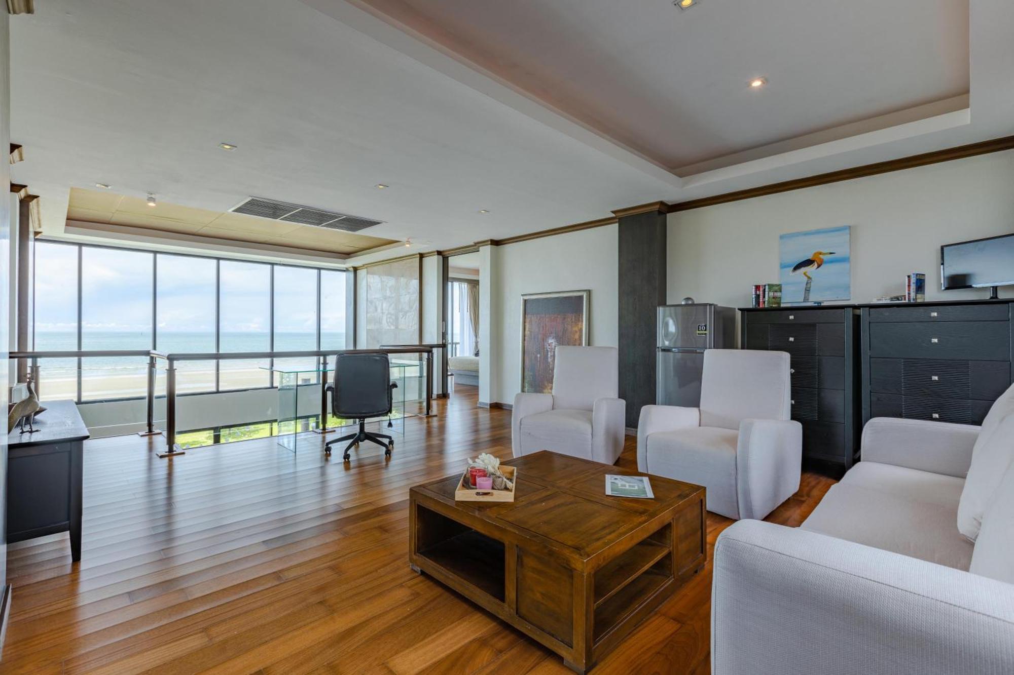 Beachfront Modern 4 Bedroom Pool Villa - Rv Хуа Хин Екстериор снимка