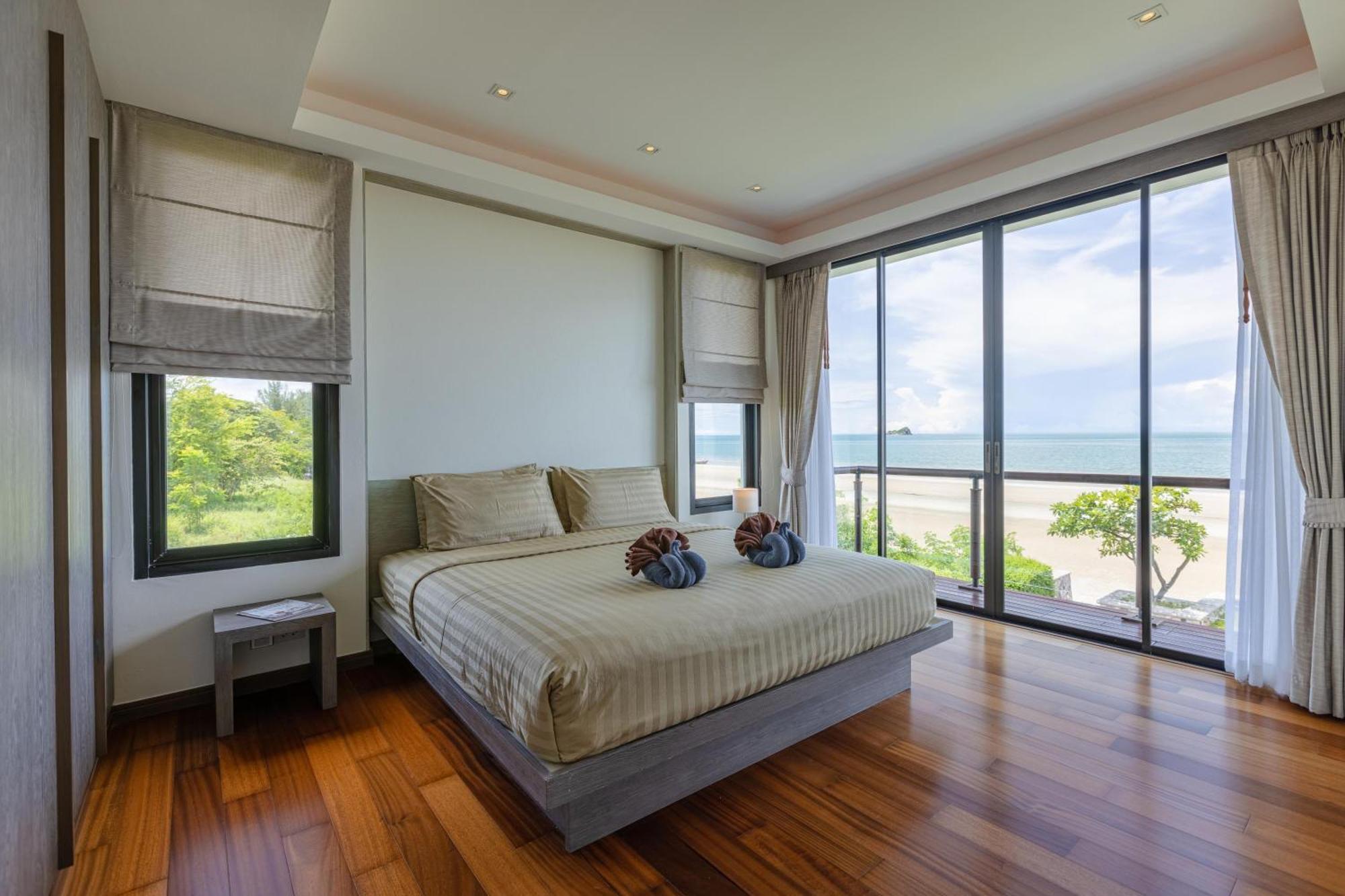 Beachfront Modern 4 Bedroom Pool Villa - Rv Хуа Хин Екстериор снимка