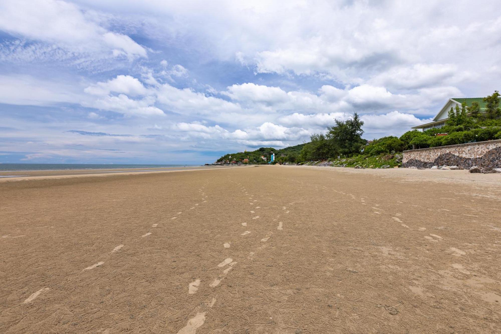 Beachfront Modern 4 Bedroom Pool Villa - Rv Хуа Хин Екстериор снимка