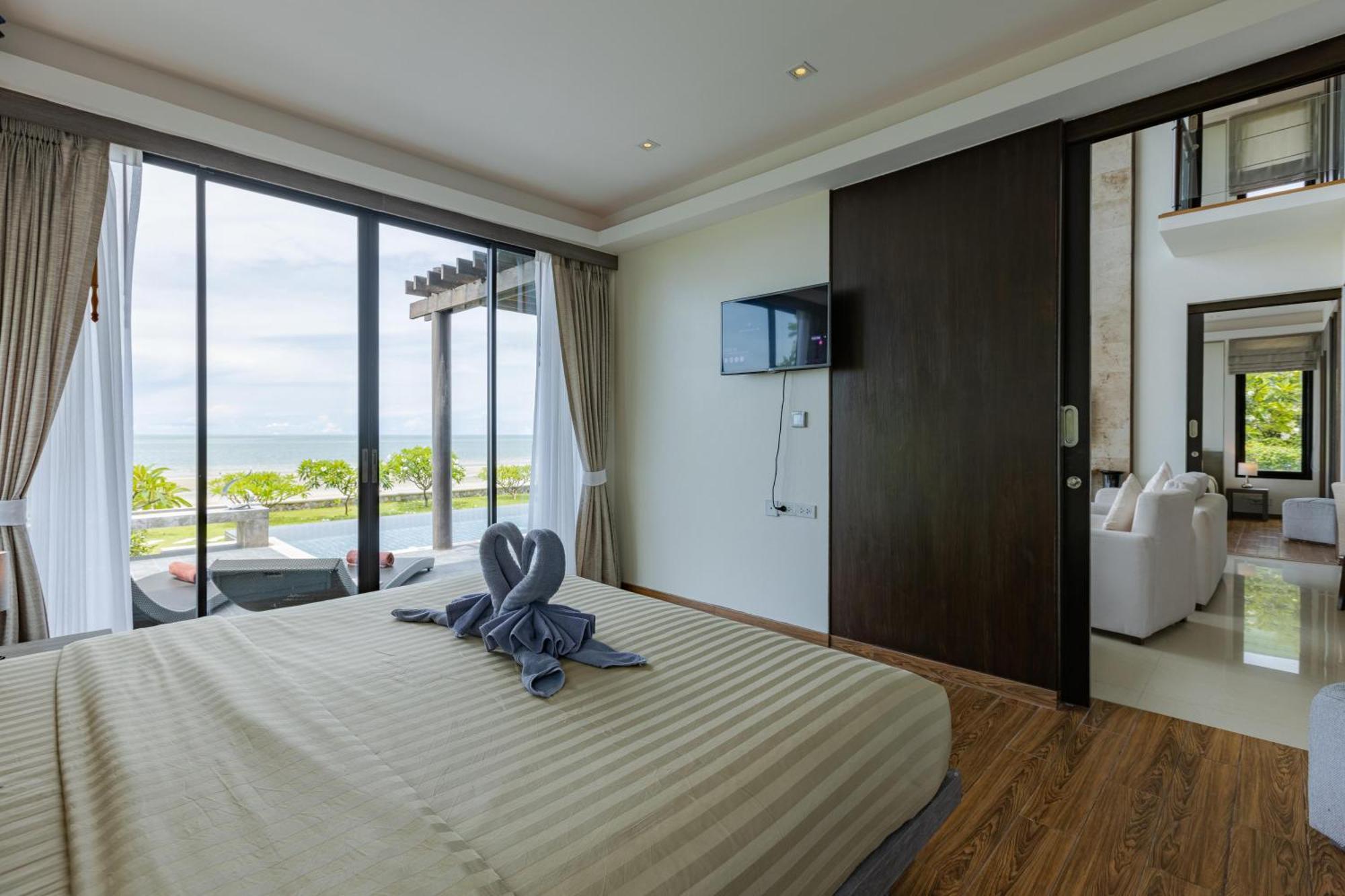 Beachfront Modern 4 Bedroom Pool Villa - Rv Хуа Хин Екстериор снимка